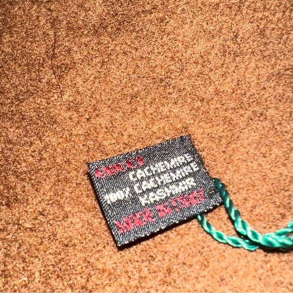 GUCCI NWT VINTAGE 100% CASHMERE CHOCOLATE BROWN SCARF W/COA 62 L x 12 W MSRP$900 - Picture 7 of 12